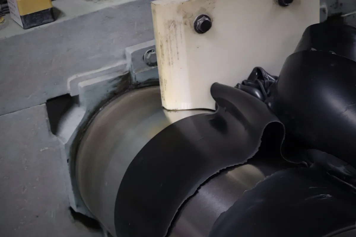 Rubber gasket being finished