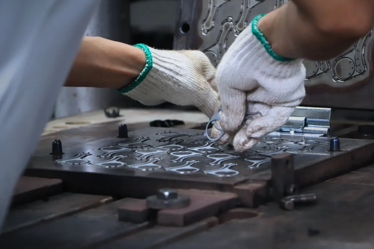 Operator forming a gasket